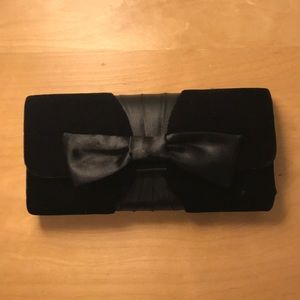 Ariana Bardo black clutch